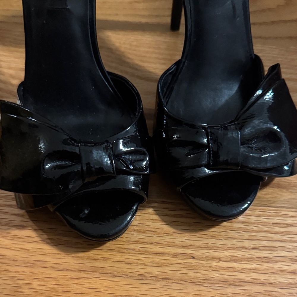 Nine West Black Patent Heels with Bow - Picture 8 of 8